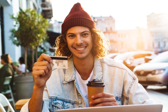 ¿Confundido con tantas opciones de tarjetas? Aquí la guía definitiva