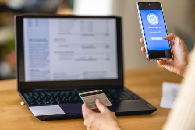 ¿Cómo detectar y evitar estafas comunes en servicios financieros digitales?