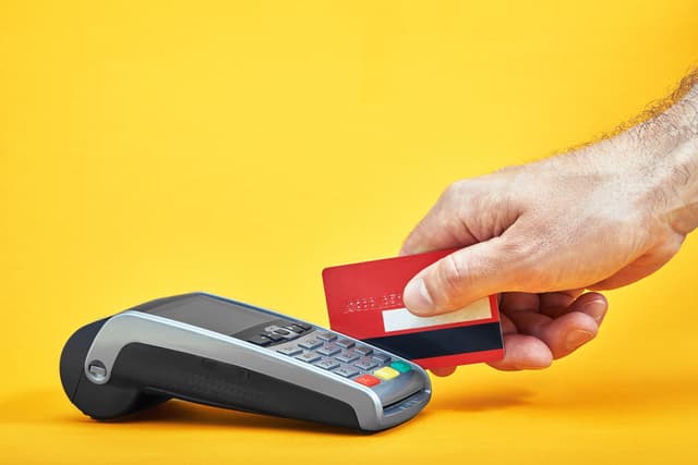 Cómo funciona el pago mínimo de una tarjeta de crédito y sus riesgos