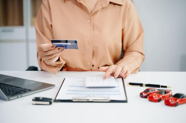 Estrategias claras para evitar intereses al pagar con tu tarjeta de crédito