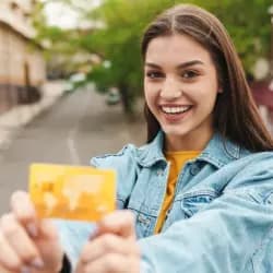 ¿Primer crédito sin miedo? Mejores tarjetas para empezar con buen pie