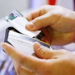 Beneficios y Riesgos de Usar Tarjetas de Crédito Responsablemente: Lo que Debes Conocer